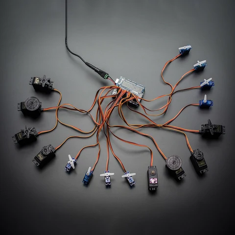 Adafruit Servo Shield de 16 canales